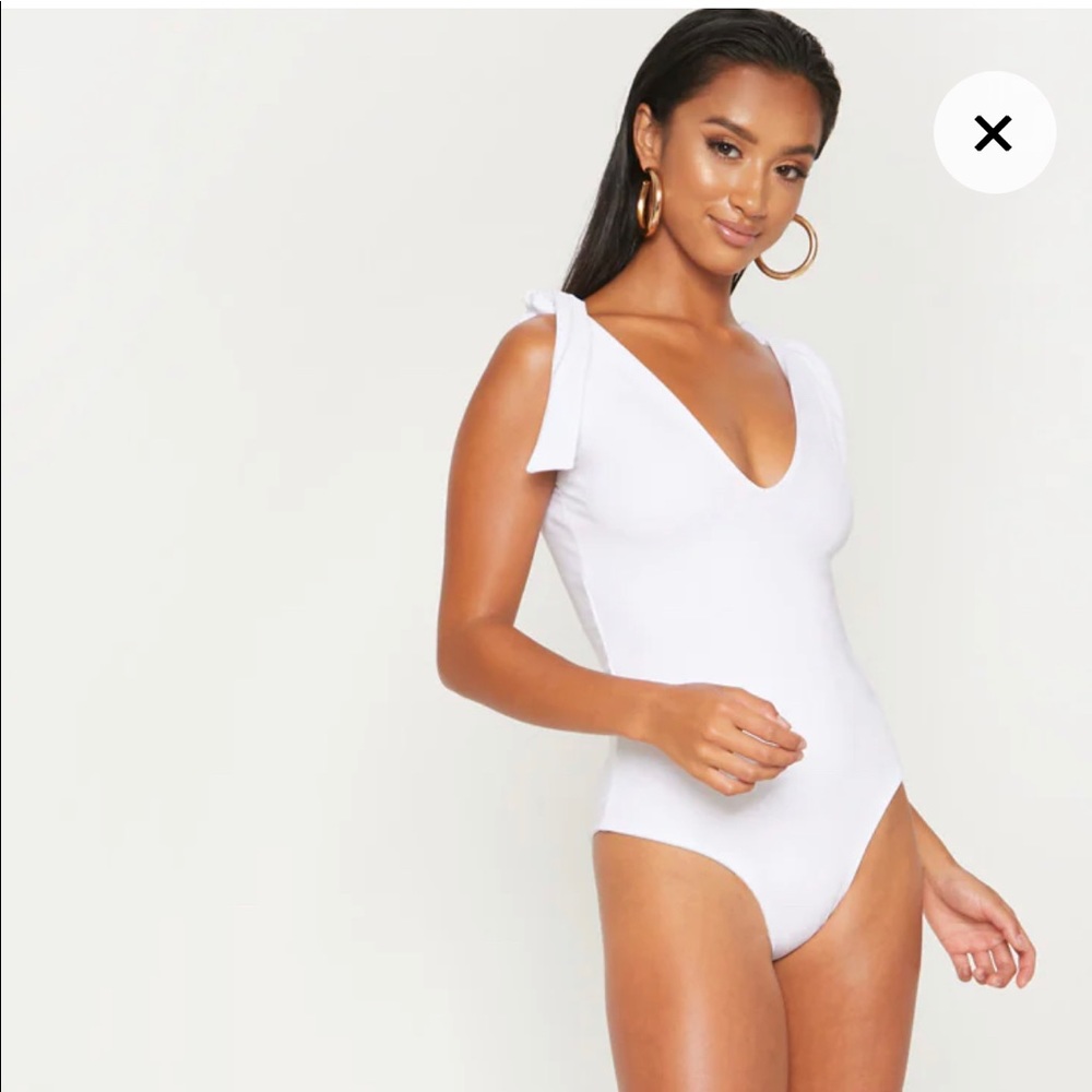PrettyLittleThing Petite Shoulder Tie Plunge